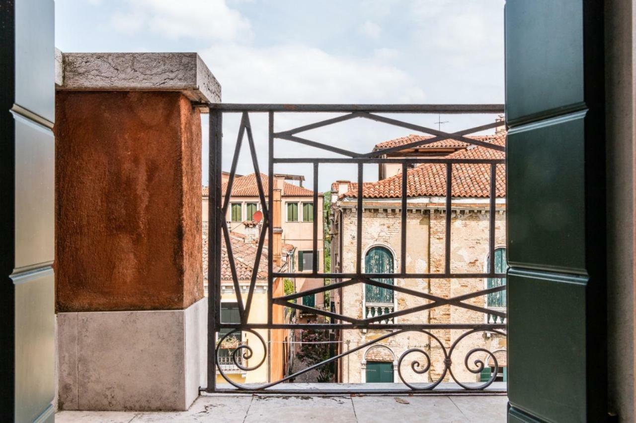 Carmini Canal View And Balcony With Lift Venetië Buitenkant foto