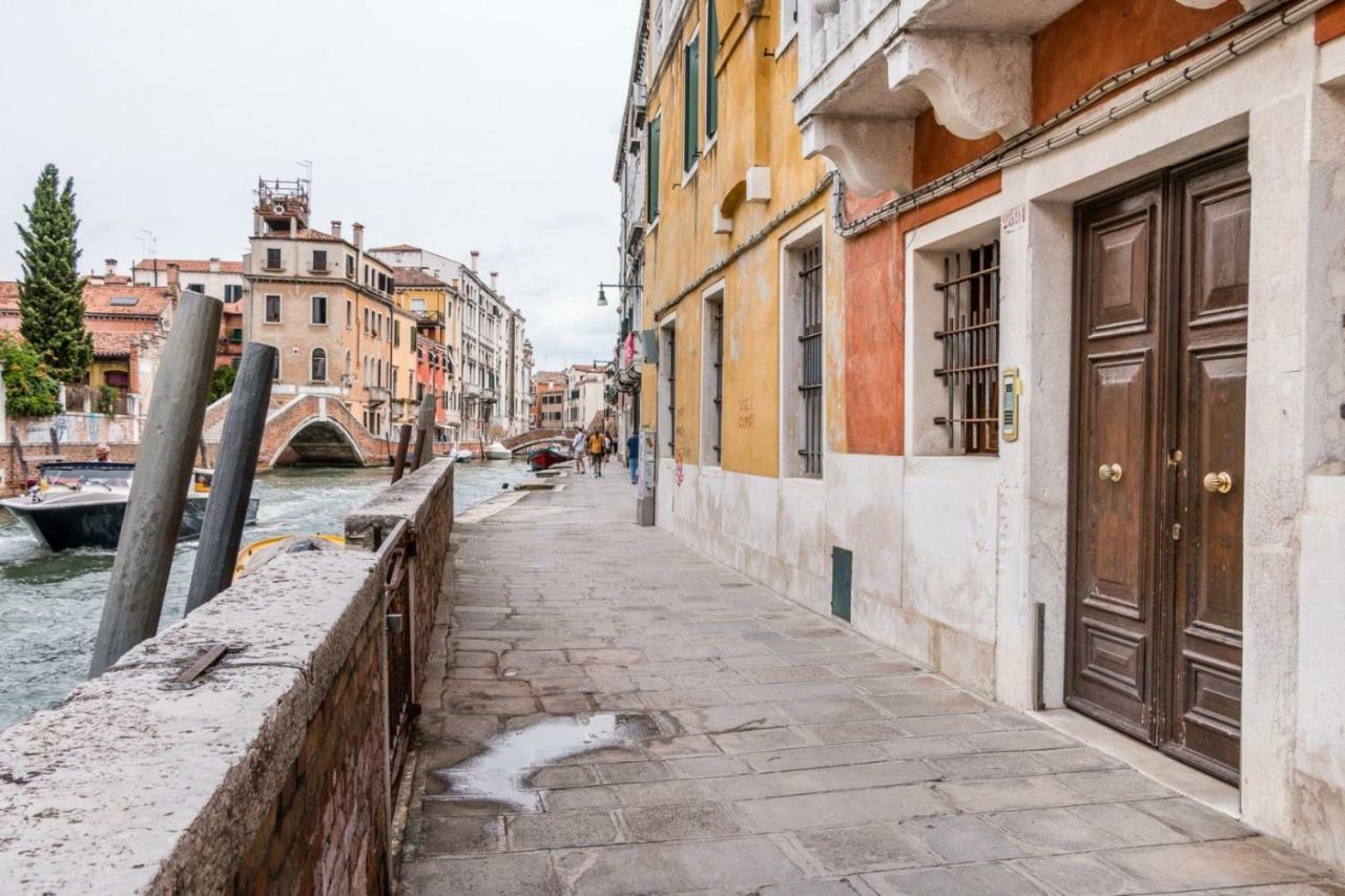 Carmini Canal View And Balcony With Lift Venetië Buitenkant foto