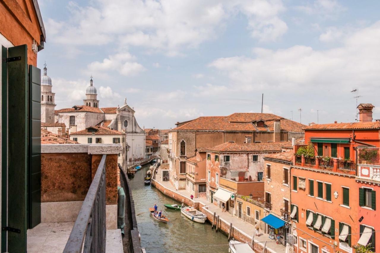 Carmini Canal View And Balcony With Lift Venetië Buitenkant foto
