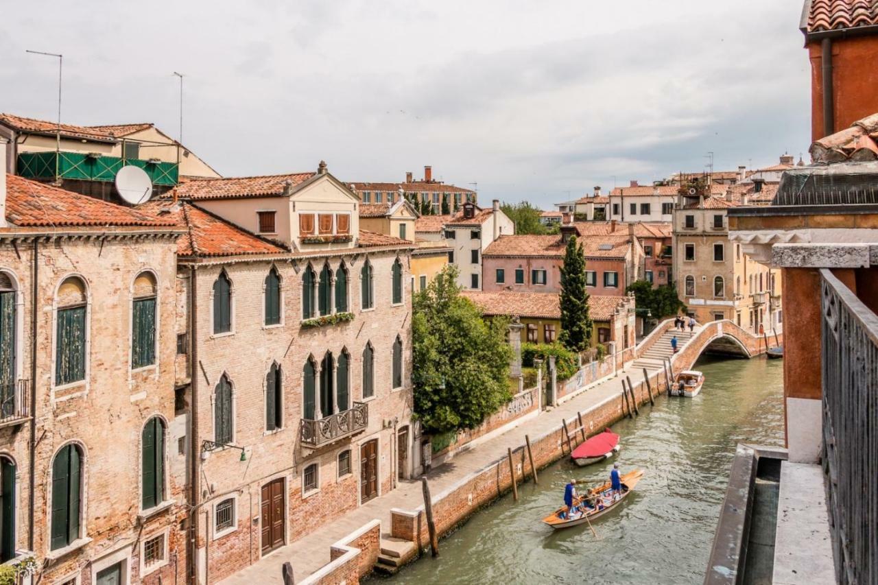 Carmini Canal View And Balcony With Lift Venetië Buitenkant foto